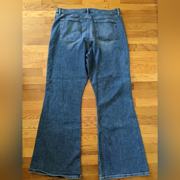 NWT LOFT Slim Fit Flare Jeans - Picture 3 of 7